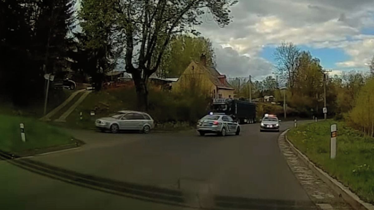 Zdrogovaný řidič na Chebsku rozpoutal policejní honičku. Už podruhé